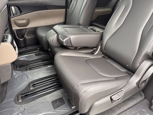 New 2026 Kia Carnival FWD image 27