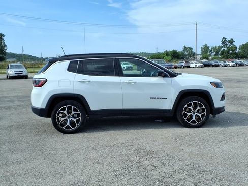 Used 2025 Jeep Compass Limited AWD/4WD image 8