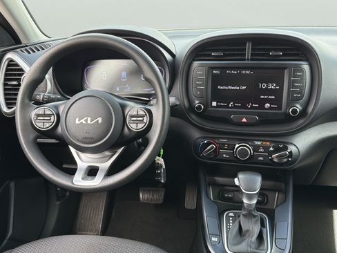 Used 2024 Kia Soul LX w/ Option Group 015 FWD image 9