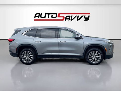 Used 2025 Buick Enclave Preferred AWD/4WD image 8