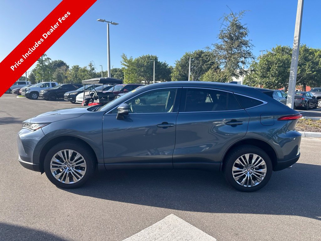 Used 2022 Toyota Venza XLE AWD/4WD image 3