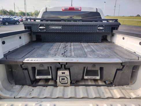 Used 2019 Chevrolet Colorado W/T RWD image 12