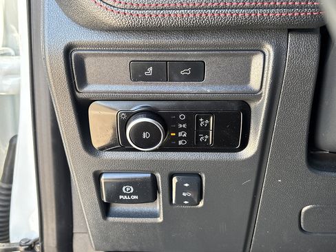 Used 2024 Ford Expedition Limited AWD/4WD image 30