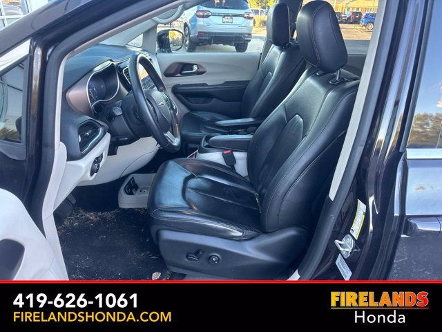 Used 2017 Chrysler Pacifica Touring-L Plus w/ Tire & Wheel Group FWD image 13