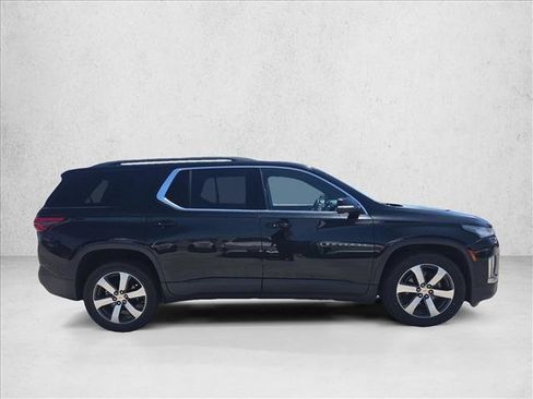 Used 2023 Chevrolet Traverse LT w/ LT Premium Package AWD/4WD image 4