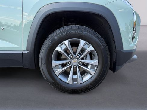 Used 2026 Chevrolet Equinox LT w/ Convenience Package II AWD/4WD image 9