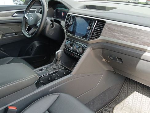 Used 2023 Volkswagen Atlas Cross Sport SE w/ Black Wheel Package image 11