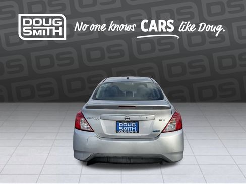 Used 2015 Nissan Versa SV image 4