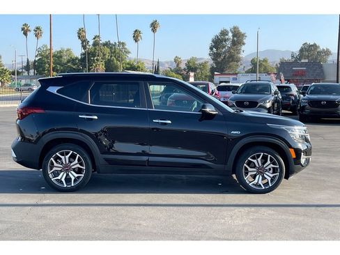 Used 2022 Kia Seltos SX w/ Sunroof Package image 7