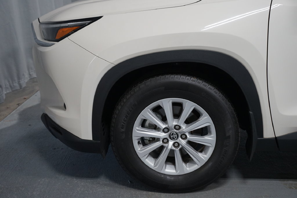Used 2024 Toyota Grand Highlander AWD image 5