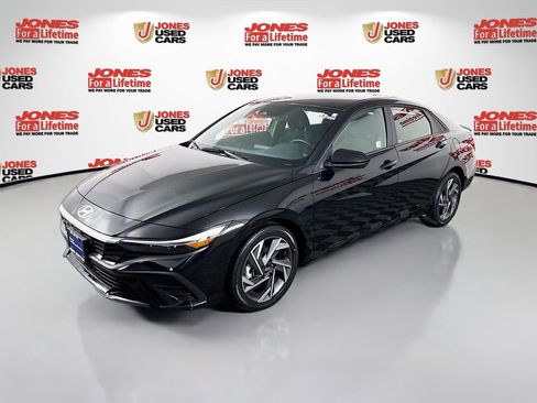 Certified 2025 Hyundai Elantra Sport w/ Cargo Package image 12