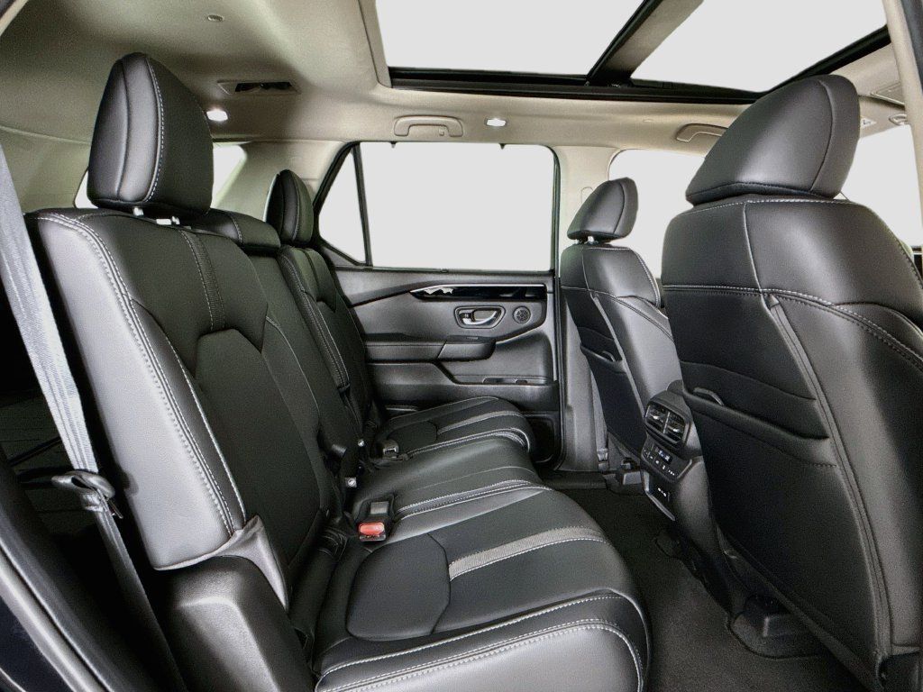 Used 2025 Honda Pilot Touring image 15