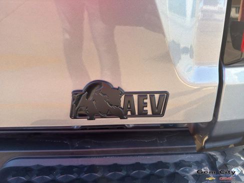 Used 2024 Chevrolet Colorado ZR2 w/ ZR2 Bison Edition image 8