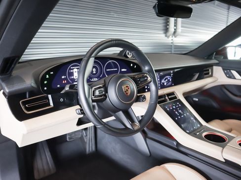 Used 2022 Porsche Taycan image 4