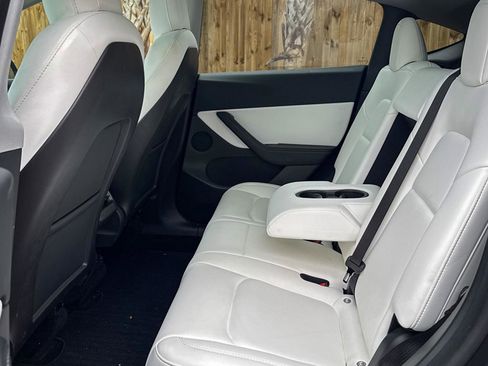 Used 2021 Tesla Model Y Long Range image 27