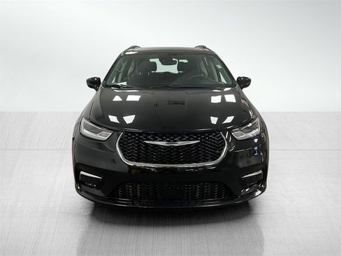 Used 2022 Chrysler Pacifica Touring-L image 5