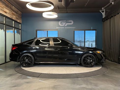 Used 2022 Honda Civic Sport image 2