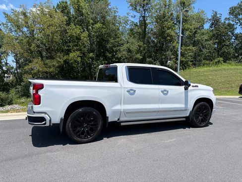 Used 2023 Chevrolet Silverado 1500 High Country w/ High Country Premium Package AWD/4WD image 8