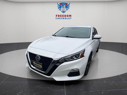 Used 2021 Nissan Altima 2.5 SV w/ SV Premium Package image 1