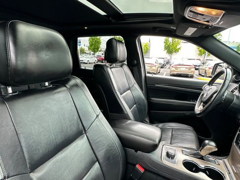 Used 2017 Jeep Grand Cherokee Limited w/ Luxury Group II AWD/4WD image 32