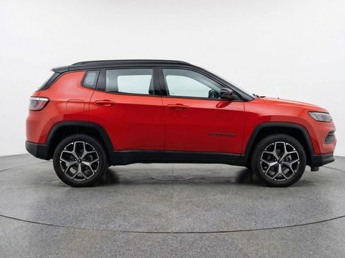 Used 2025 Jeep Compass Limited AWD/4WD image 11