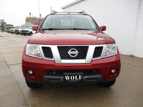 Used 2020 Nissan Frontier PRO-4X image 2