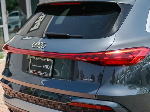 Certified 2025 Audi Q5 Premium Plus w/ Premium Plus AWD/4WD image 8