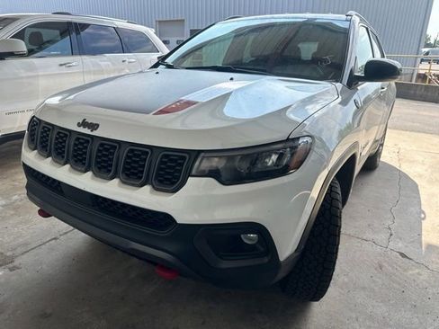 Used 2025 Jeep Compass Trailhawk AWD/4WD image 18