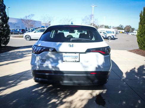 Certified 2023 Honda HR-V LX image 9
