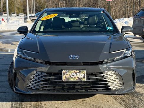 Used 2025 Toyota Camry XLE w/ Premium Package image 2