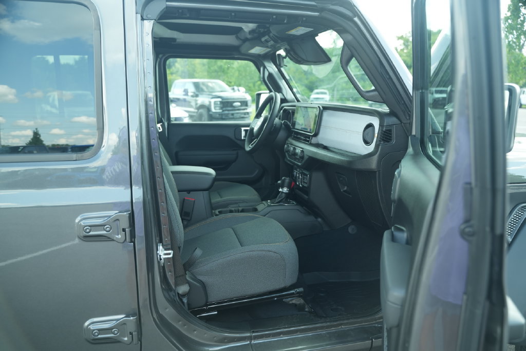 New 2026 Jeep Gladiator Sport AWD/4WD image 16