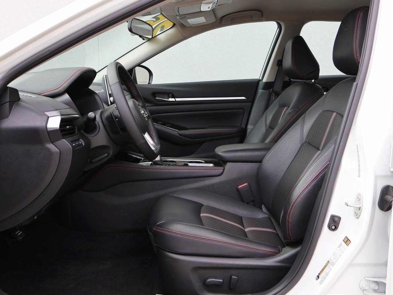 Used 2025 Nissan Altima 2.5 SR FWD image 8