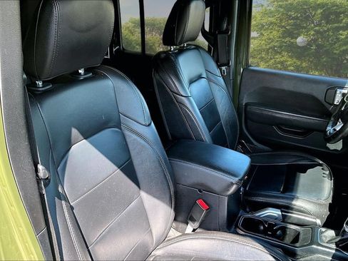 Used 2021 Jeep Wrangler Unlimited Sahara AWD/4WD image 7
