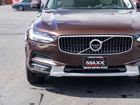 Used 2017 Volvo V90 T6 Cross Country image 5
