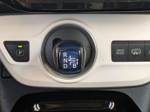 Used 2017 Toyota Prius Prime Plus image 31