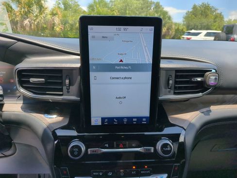 Certified 2022 Ford Explorer Platinum w/ Equipment Group 601A AWD/4WD image 23