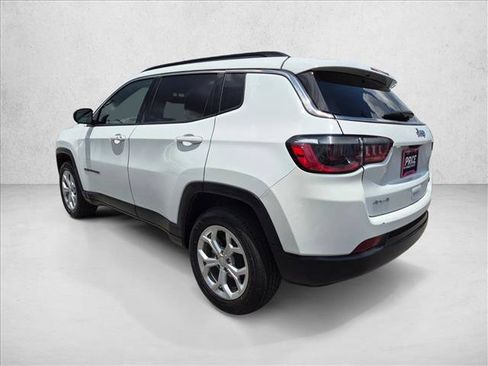 Used 2024 Jeep Compass Latitude AWD/4WD image 8
