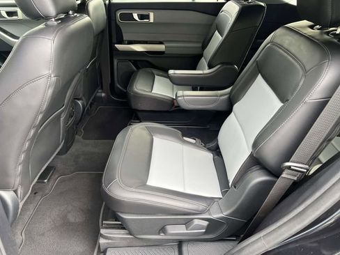 Used 2022 Ford Explorer XLT w/ Equipment Group 202A image 16