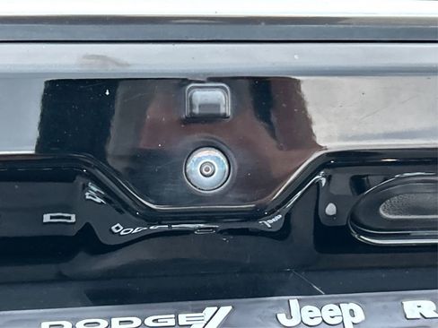 Used 2022 Jeep Wagoneer Series III w/ Rear Seat Video Group 1 image 15