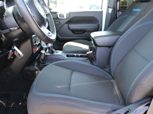 Used 2022 Jeep Wrangler Unlimited Rubicon 4xe AWD/4WD image 43