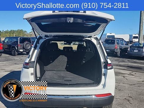 Certified 2025 Jeep Grand Cherokee Laredo AWD/4WD image 23