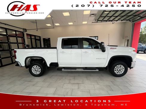 Used 2023 Chevrolet Silverado 2500 LT w/ Z71 Off-Road Package AWD/4WD image 6