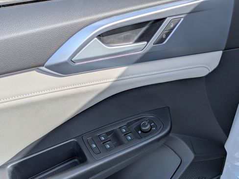 New 2026 Volkswagen Taos SE image 11