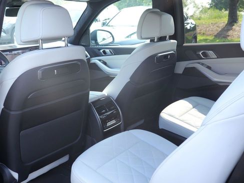 Used 2024 BMW X7 xDrive40i w/ Premium Package AWD/4WD image 14