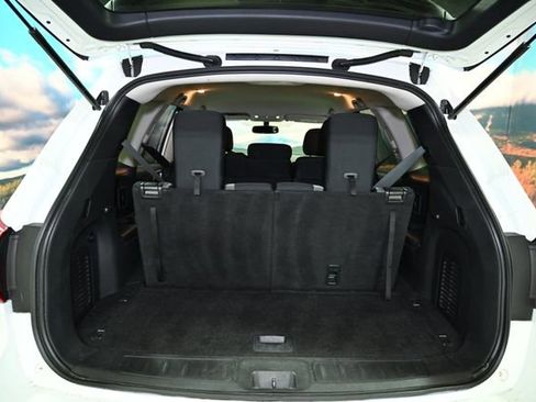 Used 2018 Nissan Pathfinder SV image 57