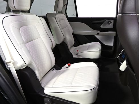 Used 2022 Lincoln Aviator Black Label w/ Class IV Trailer Tow Package image 18