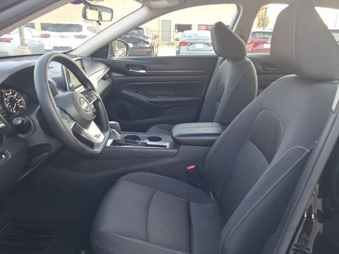 Used 2025 Nissan Altima 2.5 SV FWD image 4