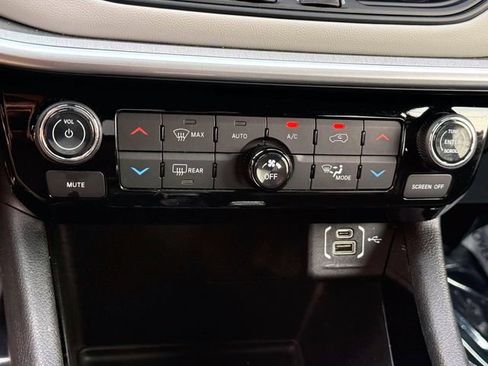Certified 2025 Jeep Compass Limited AWD/4WD image 29