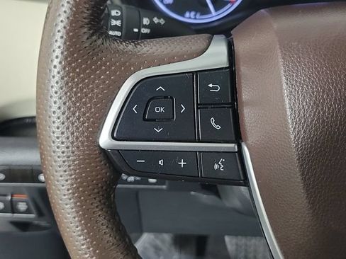Used 2024 Toyota Sienna Platinum FWD image 25