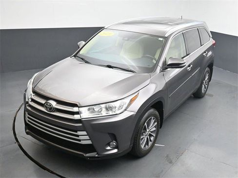 Used 2019 Toyota Highlander XLE image 24